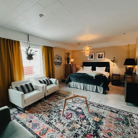 Pieni Lomahuoneisto Ja Ulkoporeallas *