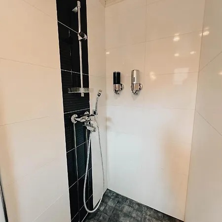 Pieni Lomahuoneisto Ja Ulkoporeallas Apartamento