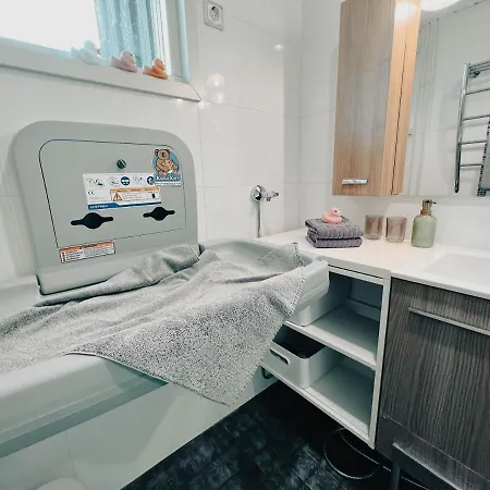 Pieni Lomahuoneisto Ja Ulkoporeallas