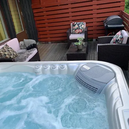 Pieni Lomahuoneisto Ja Ulkoporeallas Apartamento Mynamaki