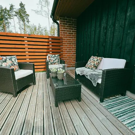 Pieni Lomahuoneisto Ja Ulkoporeallas Appartement Mynamaki