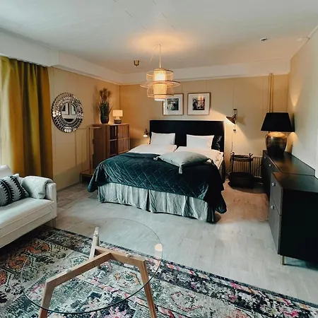 Pieni Lomahuoneisto Ja Ulkoporeallas Appartement Mynamaki