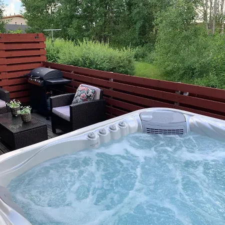 Pieni Lomahuoneisto Ja Ulkoporeallas * Mynamaki