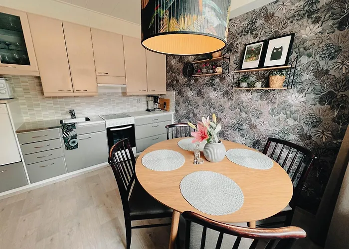 Huoneisto Pieni Lomahuoneisto Ja Ulkoporeallas